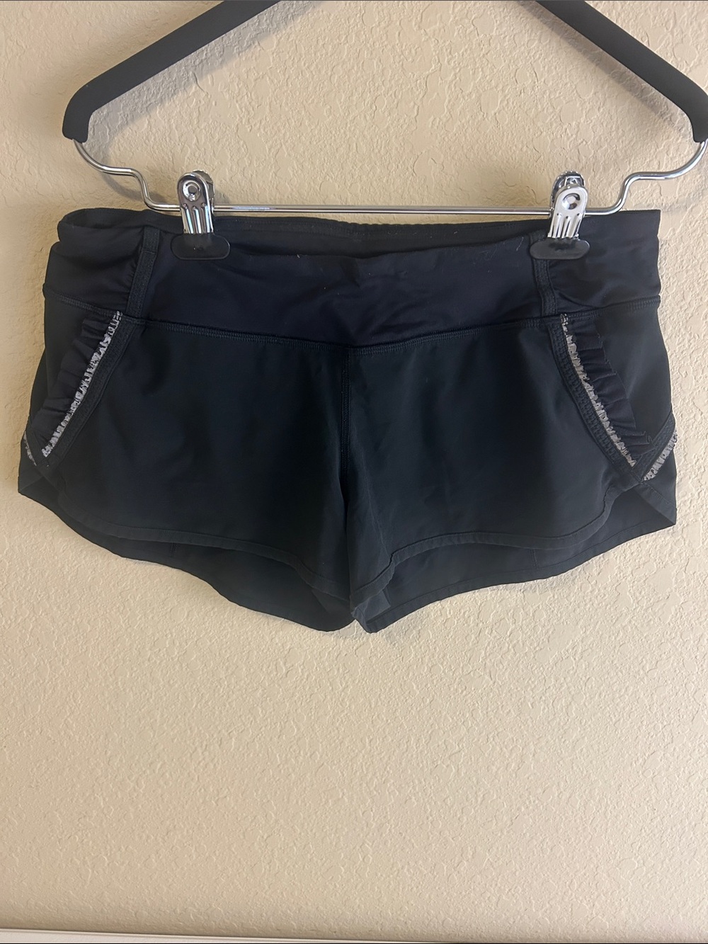 Black Lululemon Run: Speed Shorts for Women’s with Reflective Ruffled Size 6